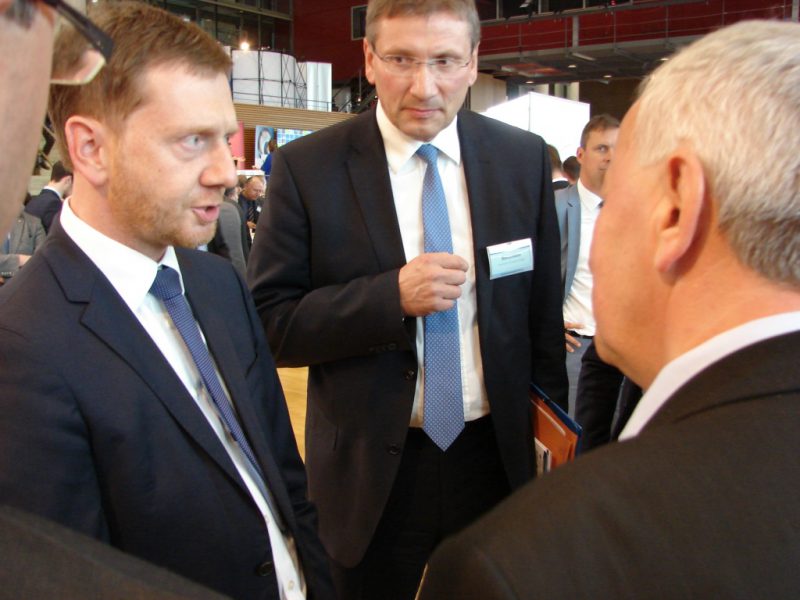 Sachsens Ministerpräsident Kretschmer im Gespräch mit den MEERANERN